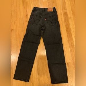 NWOT- Women’s Levi’s ribcage straight ankle size 24, 27in inseam, 12in rise.